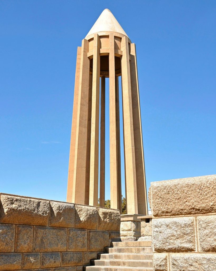 İbni Sina'nın anıt mezarı – Hemedan , İran