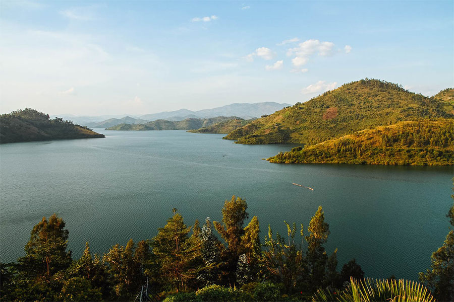 Kivu Gölü’nde bulunan bakteriler metan gazı çıkarıyor ve CO2 gölün dibindeki magmadan sızıyor.