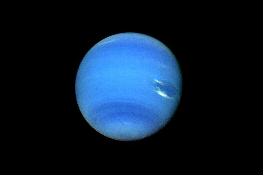 Neptün gezegeni, ilk tespitinde kullanılan muazzam matematik ve net - derin keşfindeki hassasiyetle apayrı bir konumdadır. 