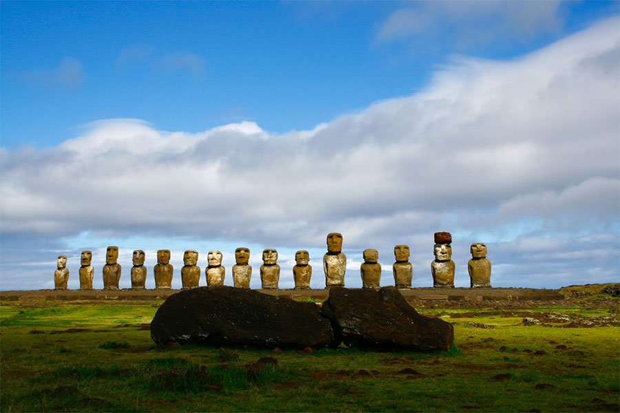 Moai Heykelleri 1722 yılında, Avrupalı denizciler tarafından keşfedilmiştir.