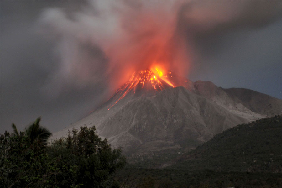 1815 yılında, kayıtlara en ölümcül volkanik patlama olarak geçen Tambura Dağı 