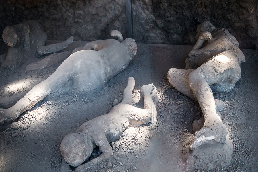 Pompei'nin son günlerinden kalan, taşlaşmış Pompei halkı.